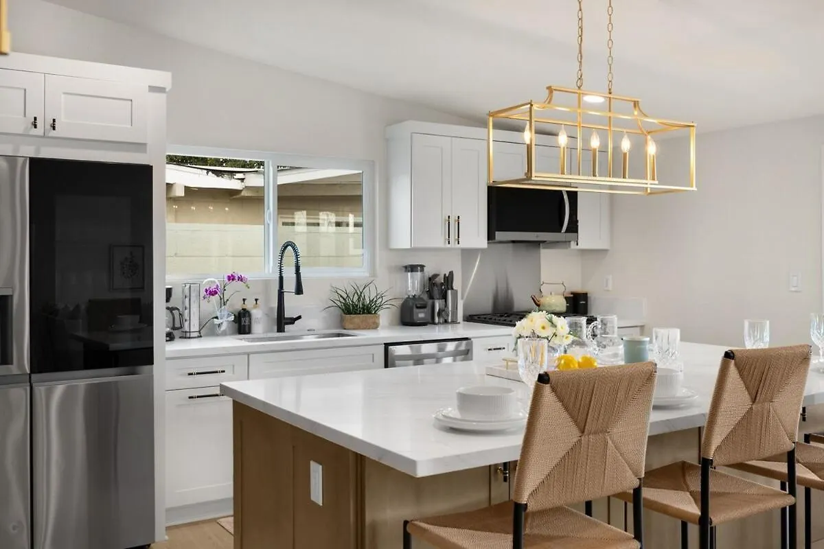 Stylish 5 Bedroom Villa With Pool Near Disney - Luxury Family Retreat Анахайм