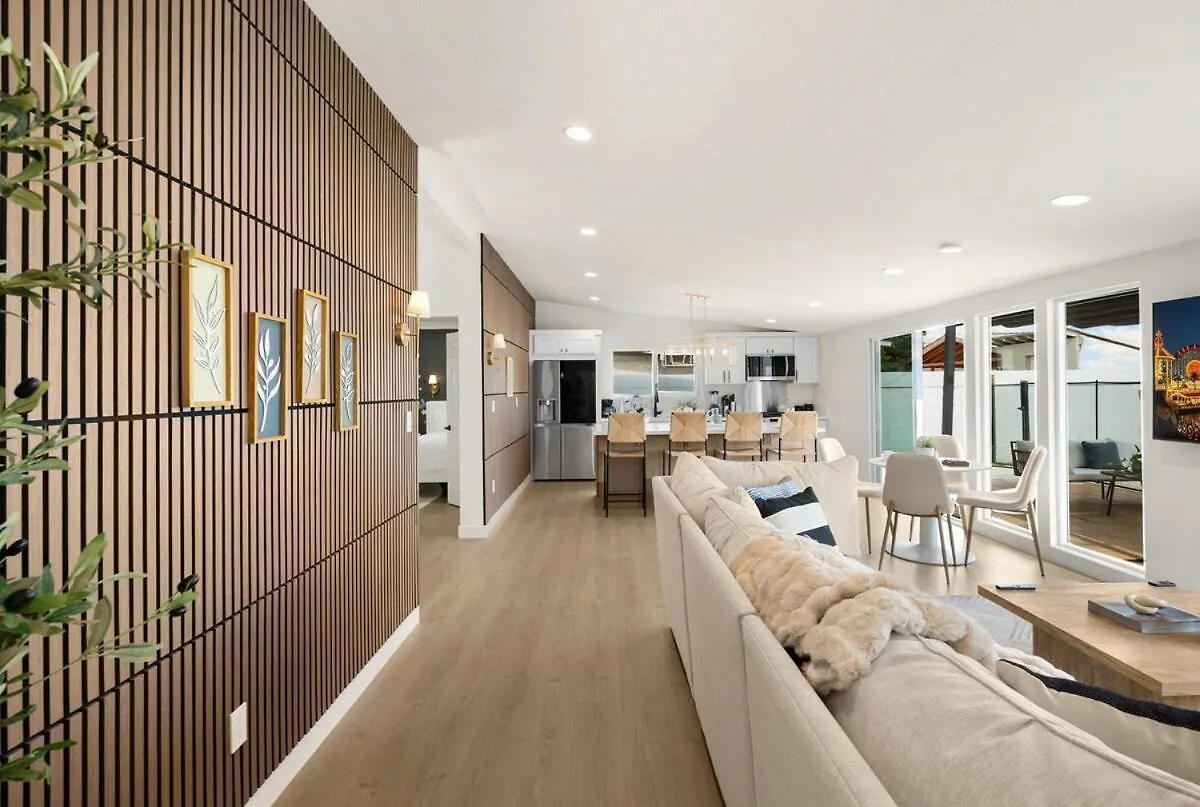 Stylish 5 Bedroom Villa With Pool Near Disney - Luxury Family Retreat Анахайм