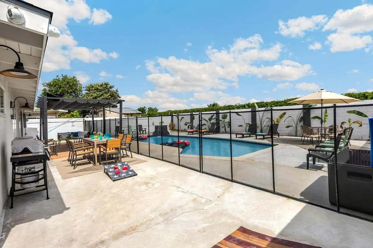 Stylish 5 Bedroom Villa With Pool Near Disney - Luxury Family Retreat Анахайм