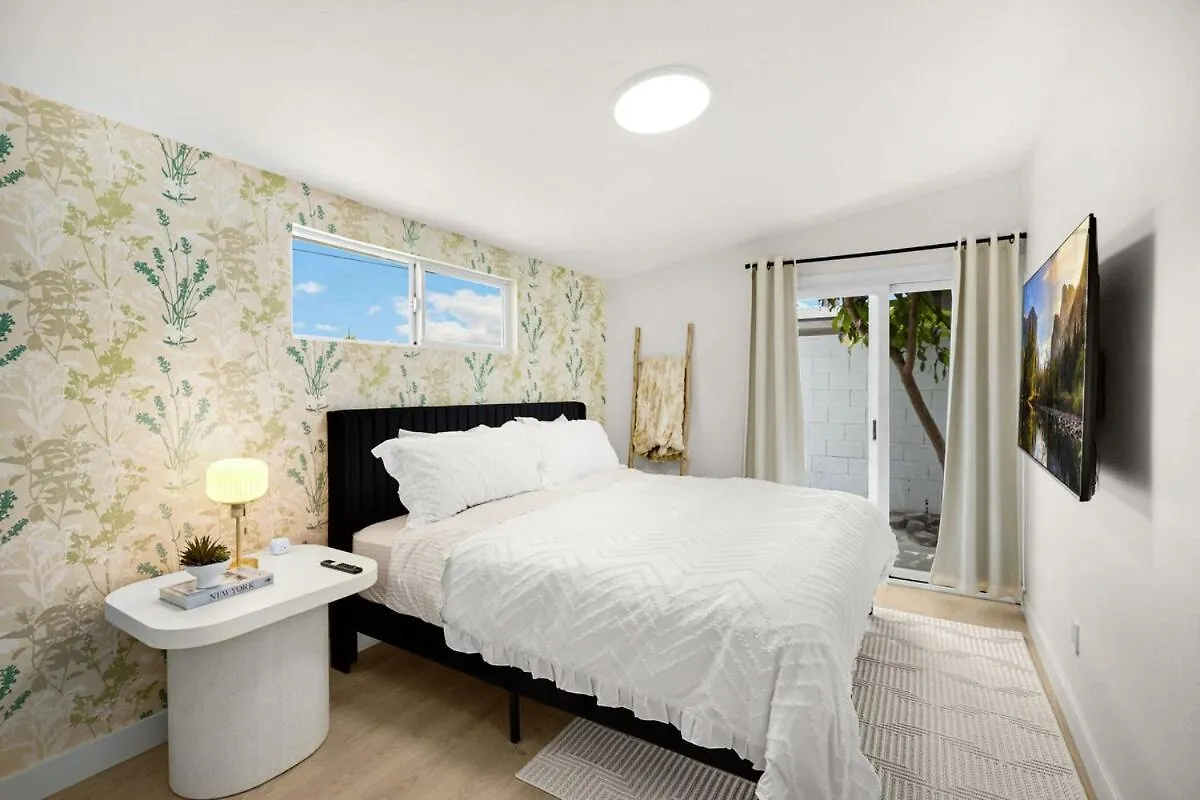 Stylish 5 Bedroom Villa With Pool Near Disney - Luxury Family Retreat Анахайм
