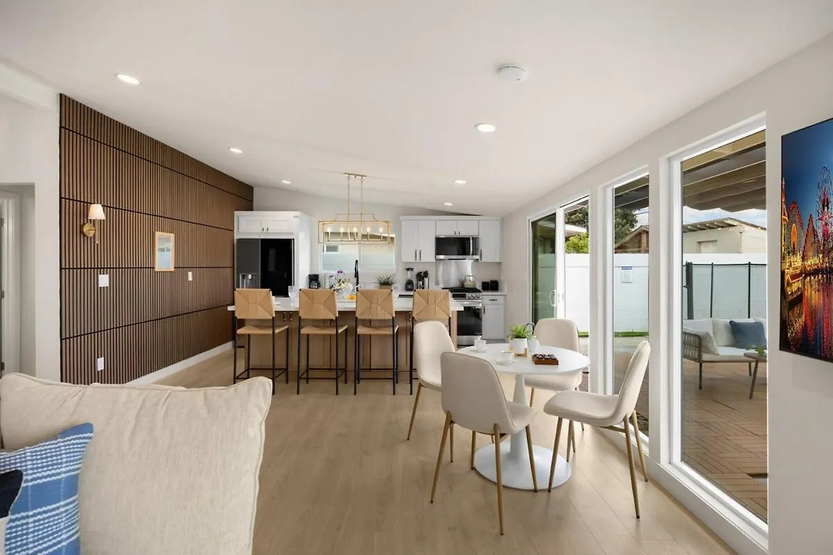 Stylish 5 Bedroom Villa With Pool Near Disney - Luxury Family Retreat Анахайм 0*,