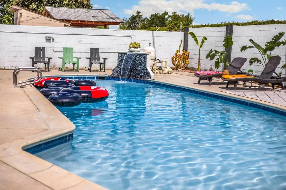Stylish 5 Bedroom Villa With Pool Near Disney - Luxury Family Retreat Анахайм США