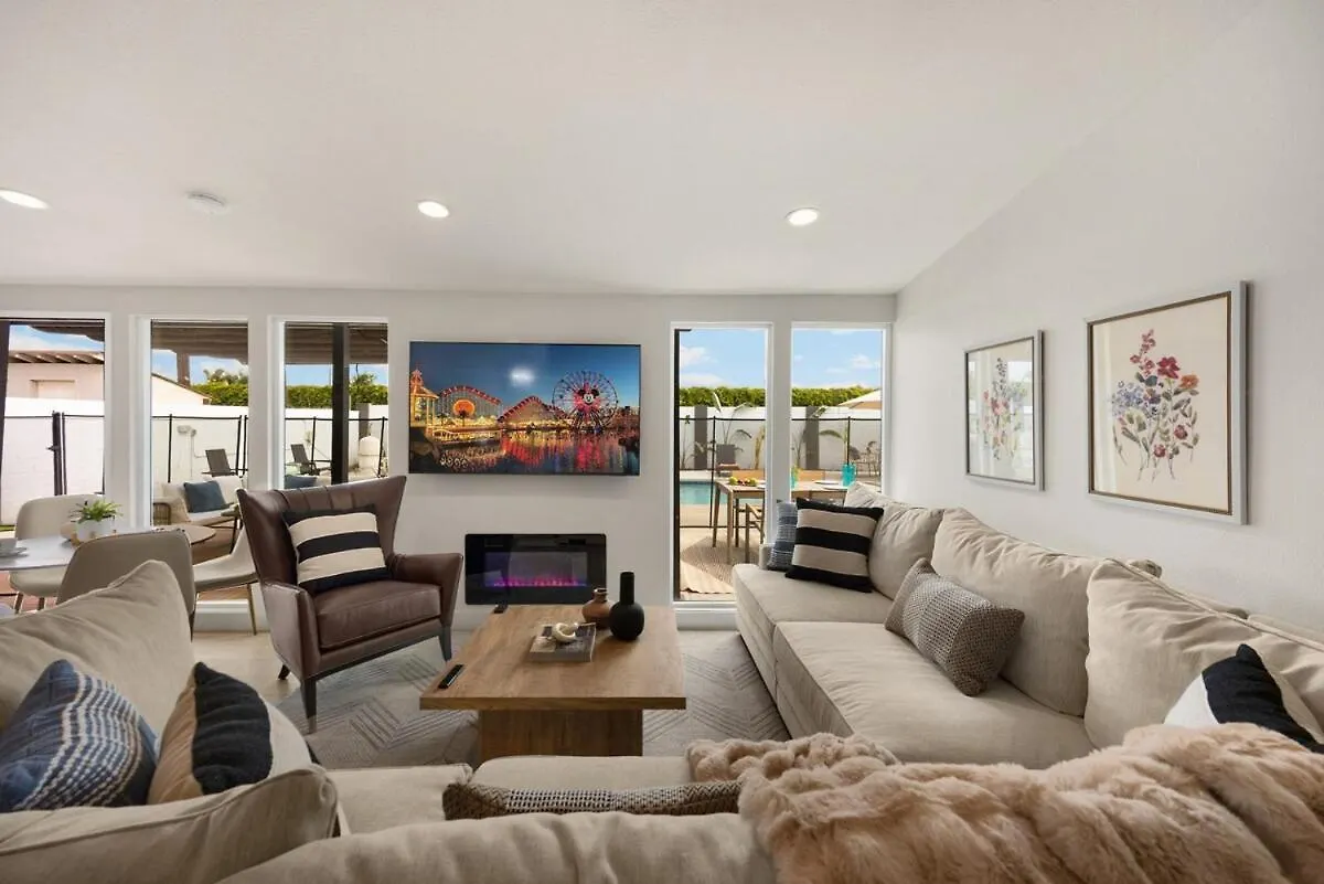 Stylish 5 Bedroom Villa With Pool Near Disney - Luxury Family Retreat Анахайм