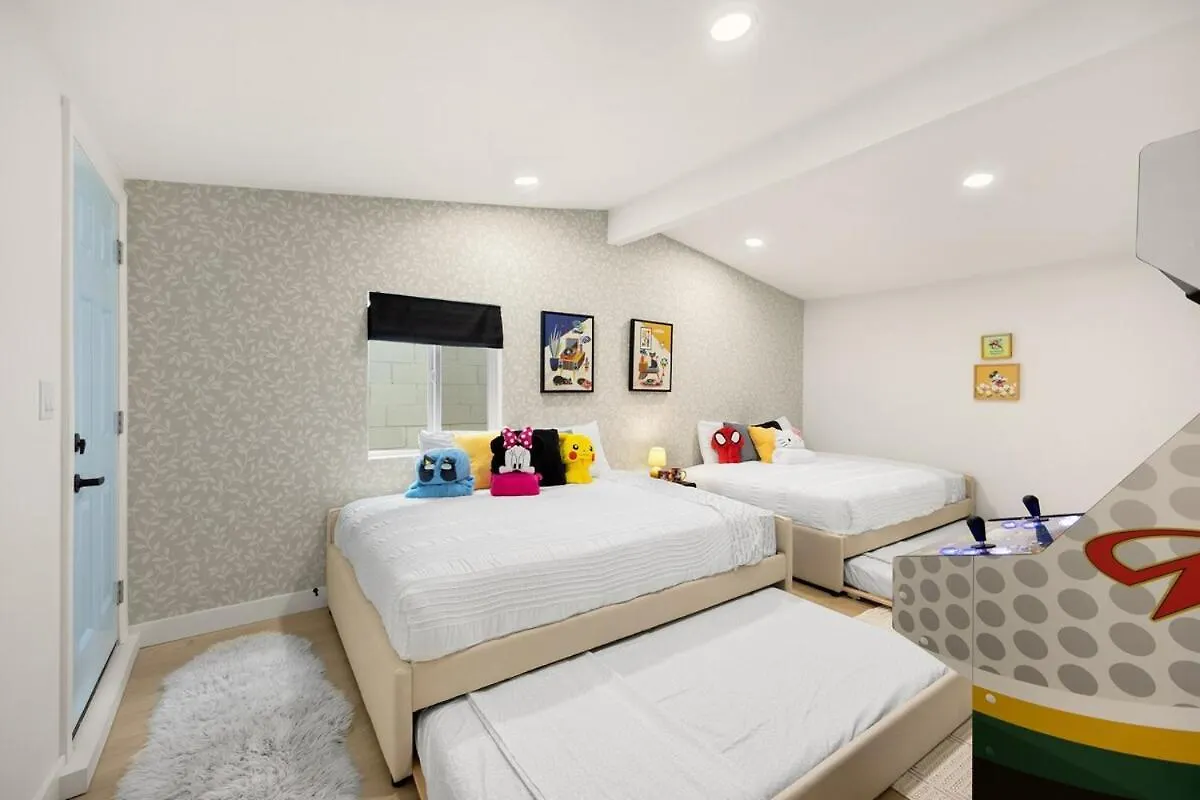 אנהיים Stylish 5 Bedroom Villa With Pool Near Disney - Luxury Family Retreat ארצות הברית