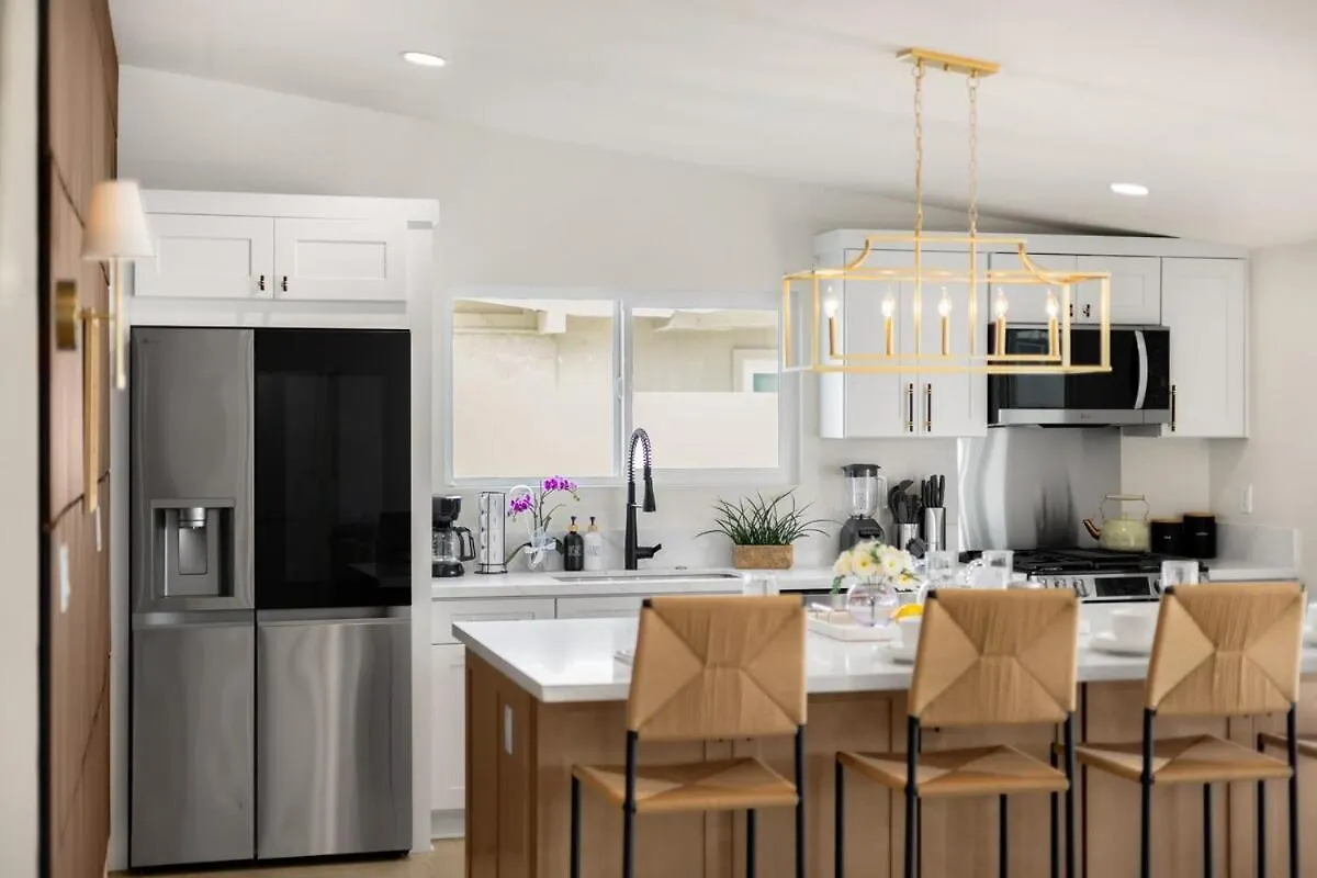 אנהיים Stylish 5 Bedroom Villa With Pool Near Disney - Luxury Family Retreat 0*,  ארצות הברית