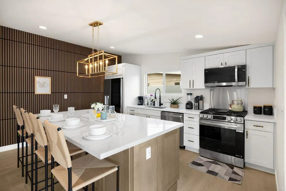 Stylish 5 Bedroom Villa With Pool Near Disney - Luxury Family Retreat location